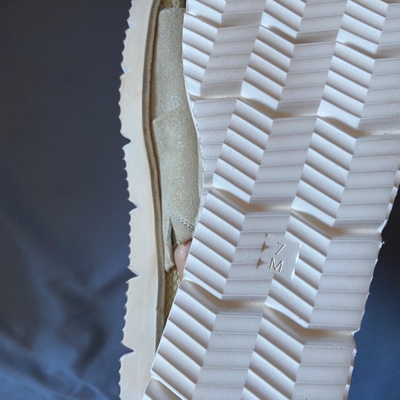 NEW SANDALS - Picture 3 of 3